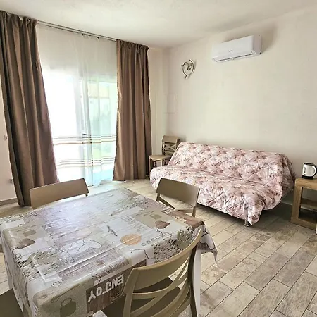 Villa Serendipity, *