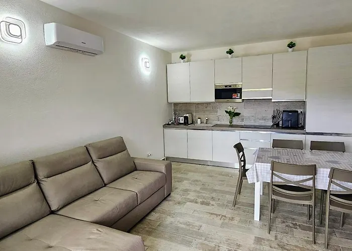 Villa Serendipity, *